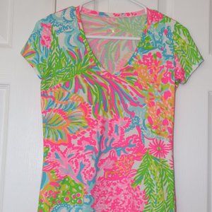 Lilly Pulitzer Etta v-neck t-shirt
